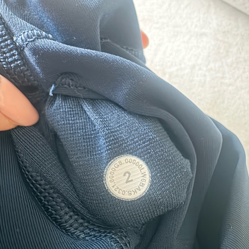 Lululemon Women's Navy High-Waist 23” align Leggings - Picture 4 of 4